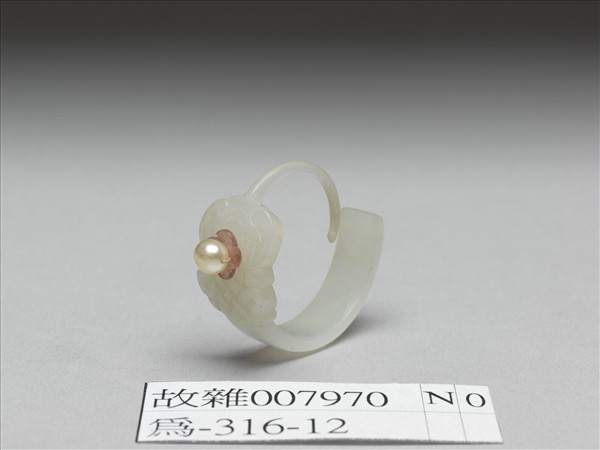 嵌珠碧璽玉耳環