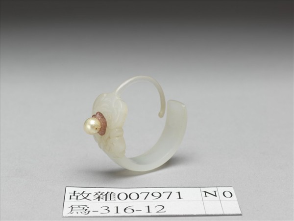 嵌珠碧璽玉耳環