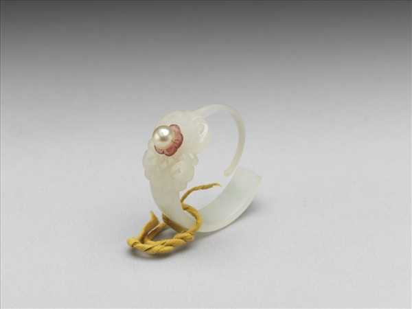 嵌珠碧璽玉耳環