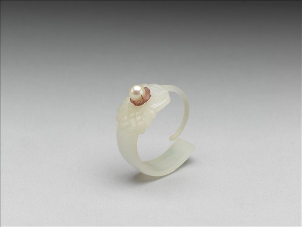 嵌珠碧璽玉耳環