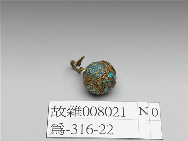 銅鍍金纍絲點翠團壽鈕子