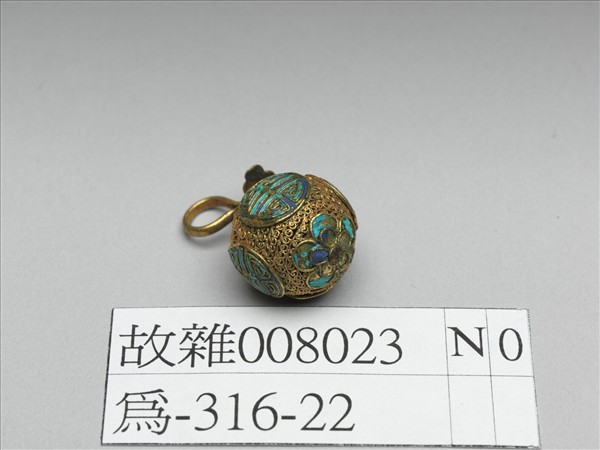 銅鍍金纍絲點翠團壽鈕子