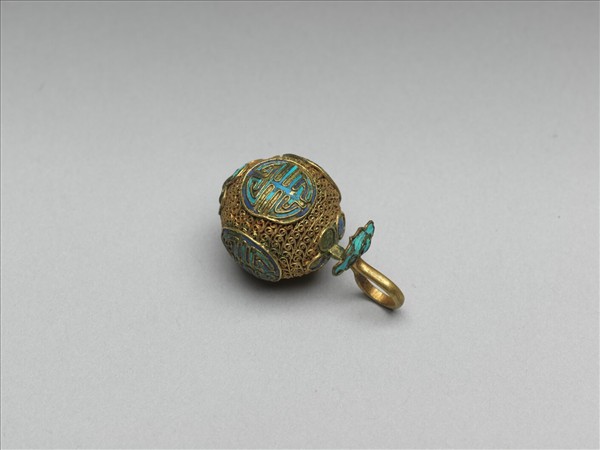 銅鍍金纍絲點翠團壽鈕子