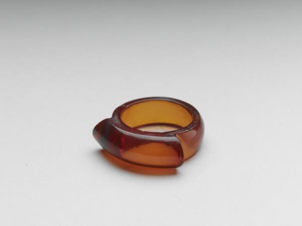 琥珀戒指