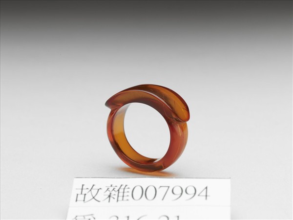 琥珀戒指