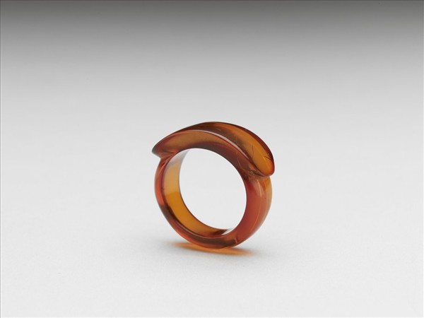 琥珀戒指