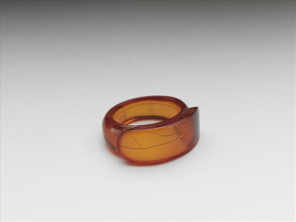 琥珀戒指