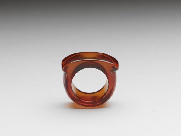 琥珀戒指