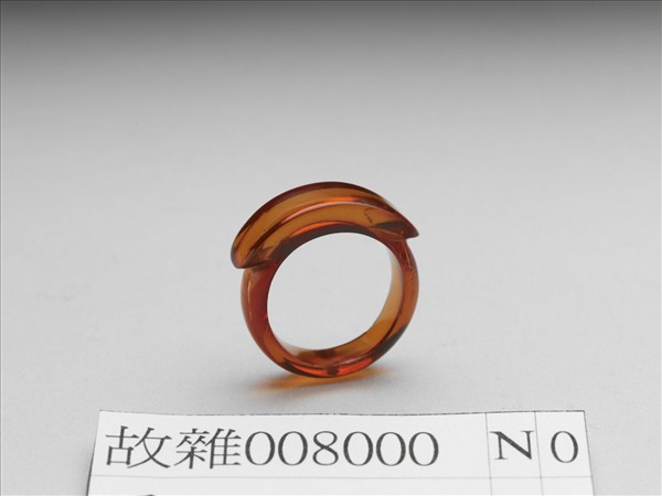 琥珀戒指