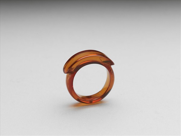 琥珀戒指