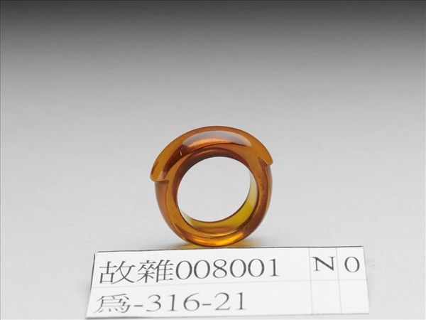 琥珀戒指