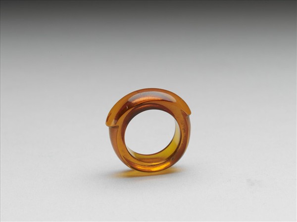 琥珀戒指