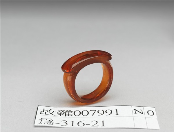 琥珀戒指