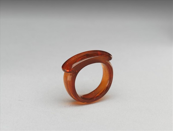 琥珀戒指