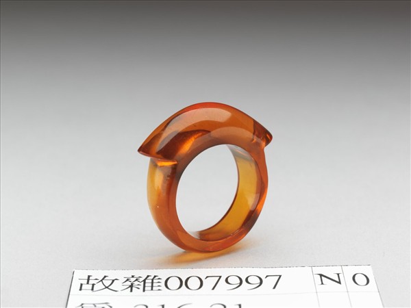 琥珀戒指