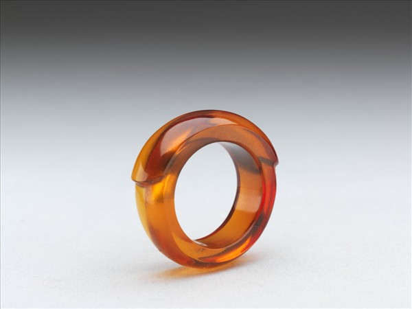 琥珀戒指