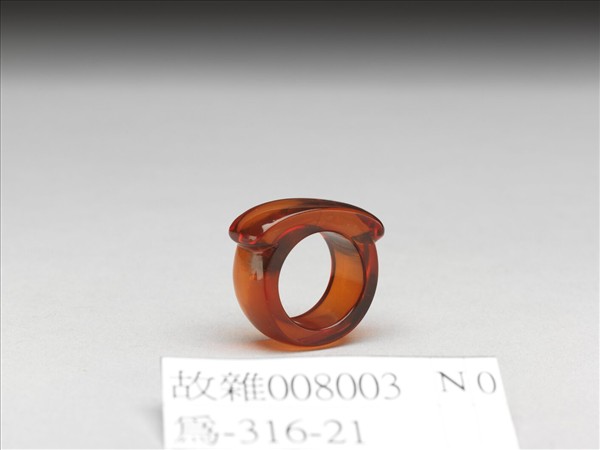 琥珀戒指