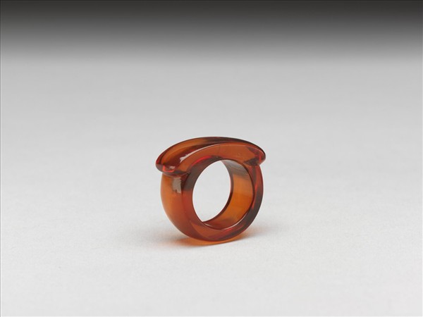 琥珀戒指