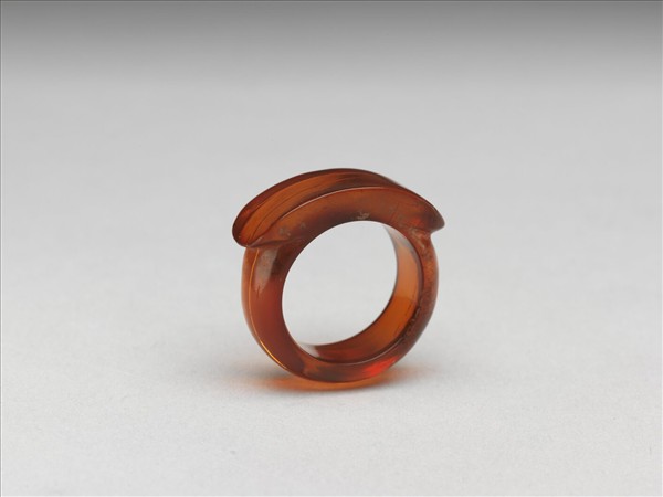 琥珀戒指