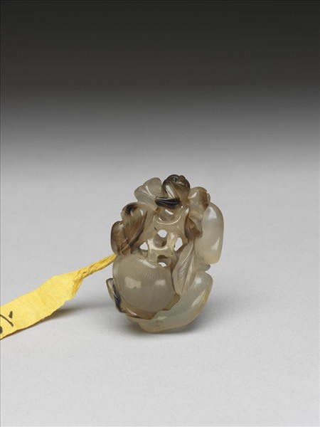 瑪瑙鏤空福壽墜飾