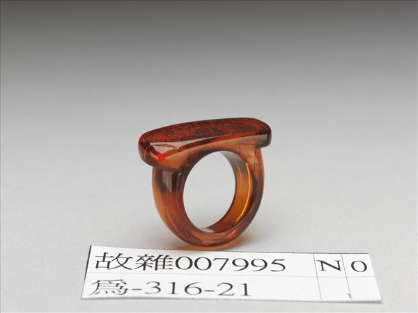 琥珀戒指