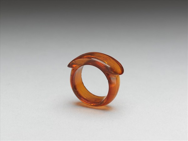 琥珀戒指