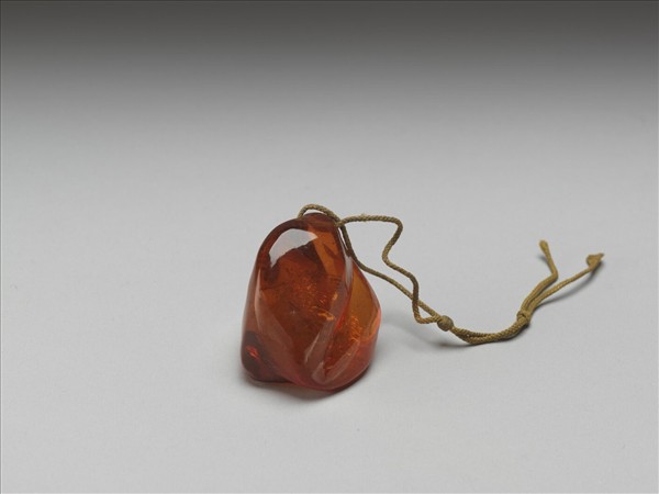 琥珀墜飾