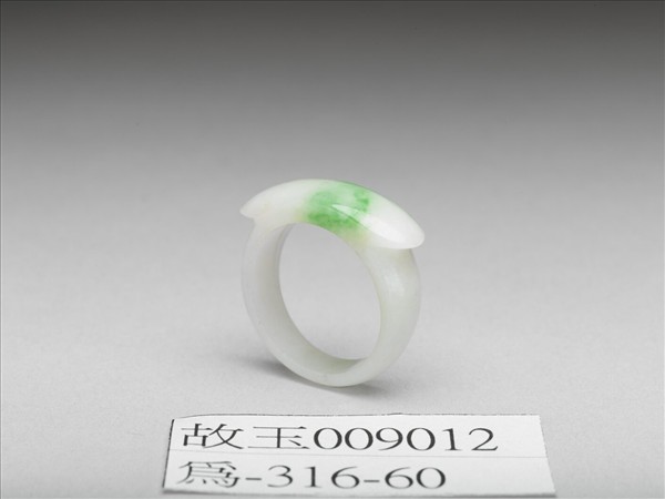 翠玉戒指