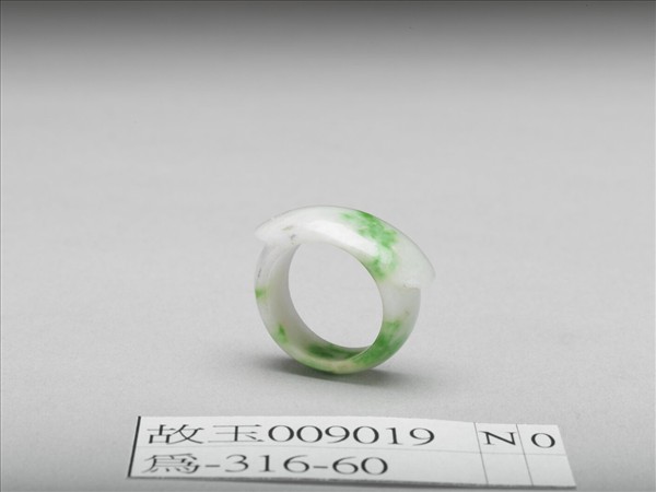 翠玉戒指