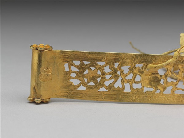 金鏤空雙喜八寶扁方