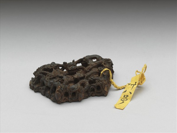 茄楠木雕龍紋帶頭