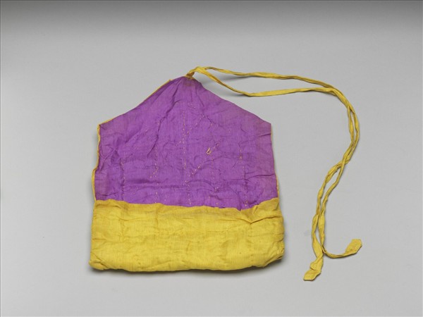 玉鏤空龍紋腰果式香包