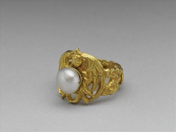 金嵌珠鏤空鳳紋戒指