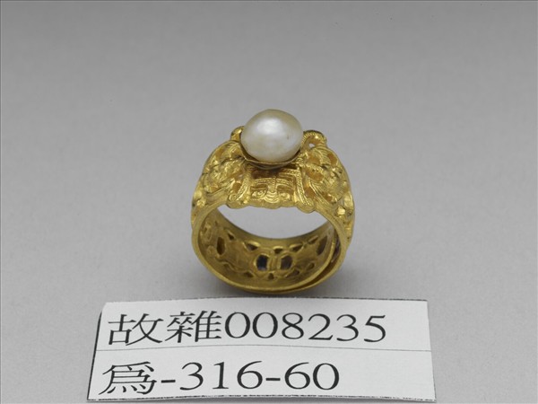 金嵌珠鏤空福壽戒指