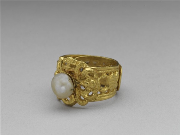 金嵌珠鏤空福壽戒指