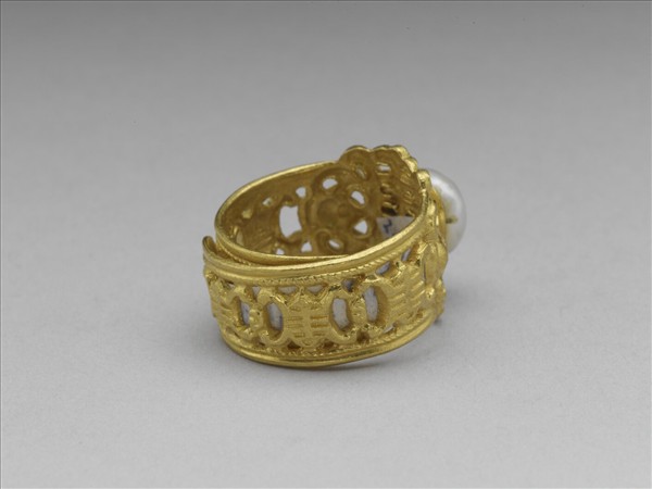 金嵌珠鏤空福壽戒指