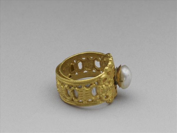 金嵌珠鏤空福壽戒指