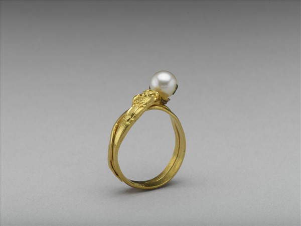 嵌珠盤龍金戒指