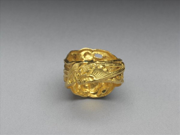 金嵌珠鏤空戒指