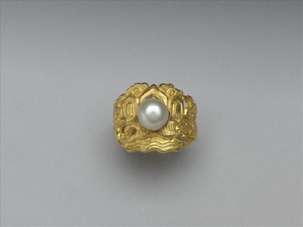 金嵌珠鏤空戒指