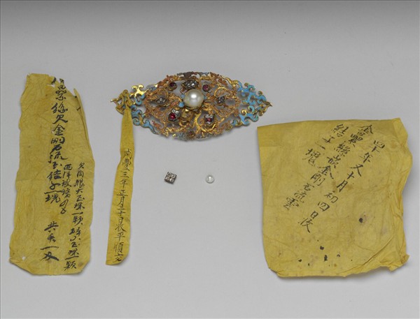 金纍絲嵌玻璃結子