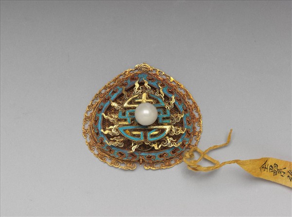 金纍絲點翠嵌東珠萬壽火焰結