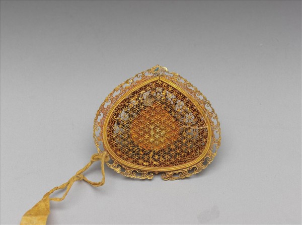 金纍絲點翠嵌東珠萬壽火焰結