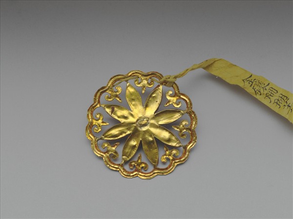 金鑲珊瑚菱花面簪