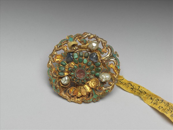 金嵌寶石菊花結子