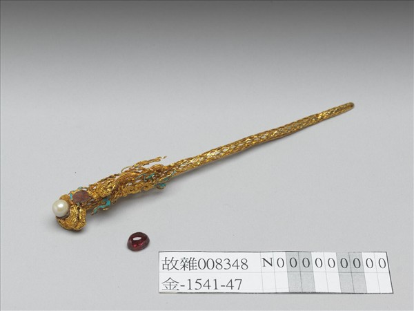 金纍絲龍首如意簪