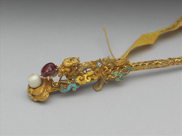 金纍絲龍首如意簪