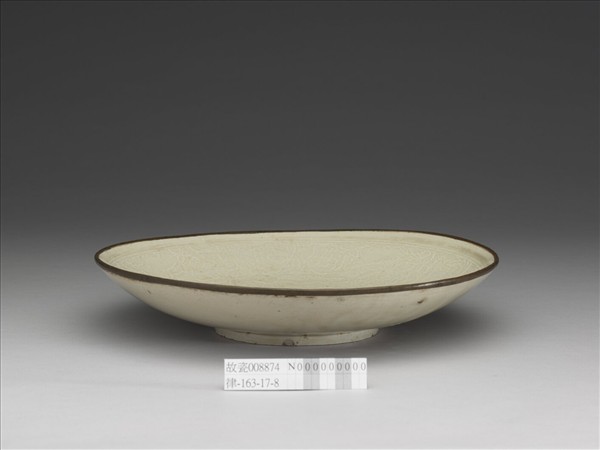 定窯 白瓷印花蓮塘雙魚紋盤