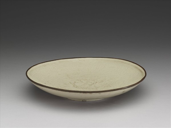 定窯 白瓷印花蓮塘雙魚紋盤