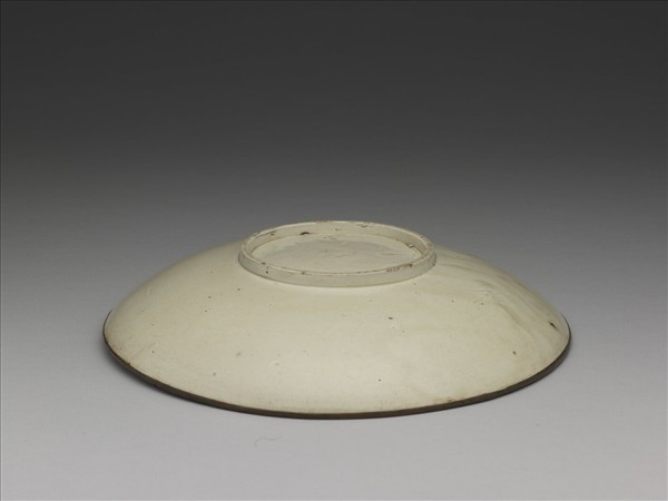 定窯 白瓷印花蓮塘雙魚紋盤